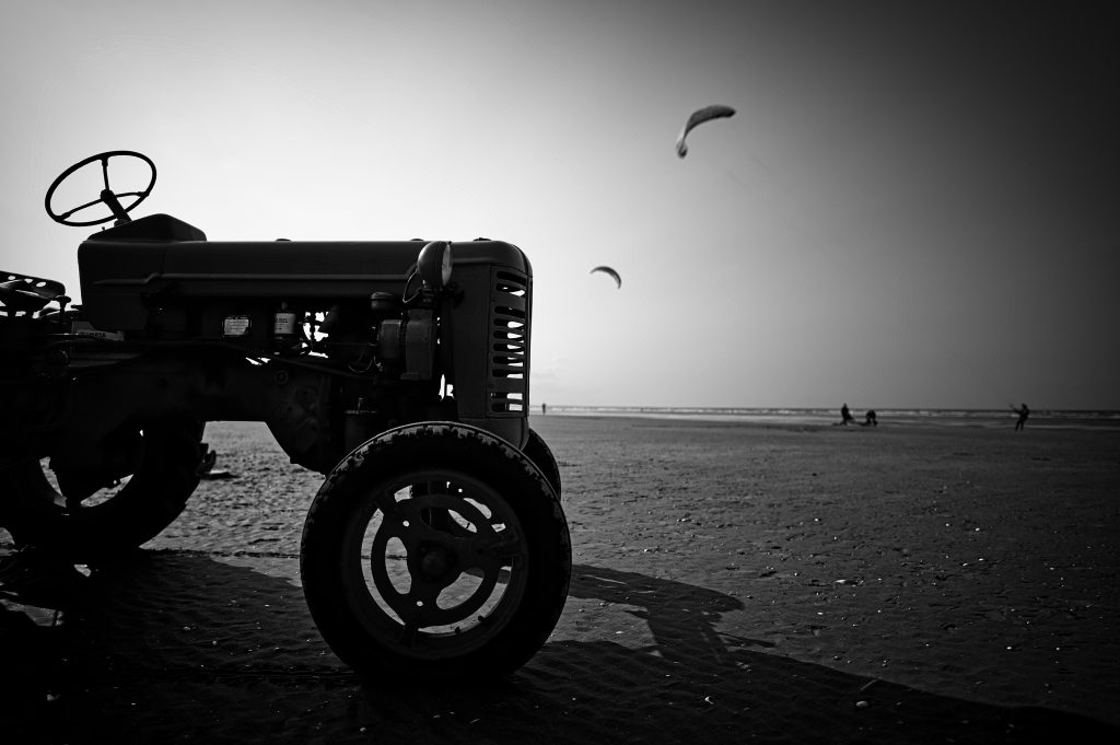 Traktor am Strand von Cabourg