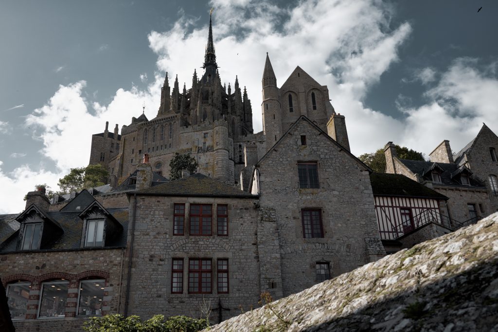 hübsche Gebäude auf dem Mont-Saint-Michel