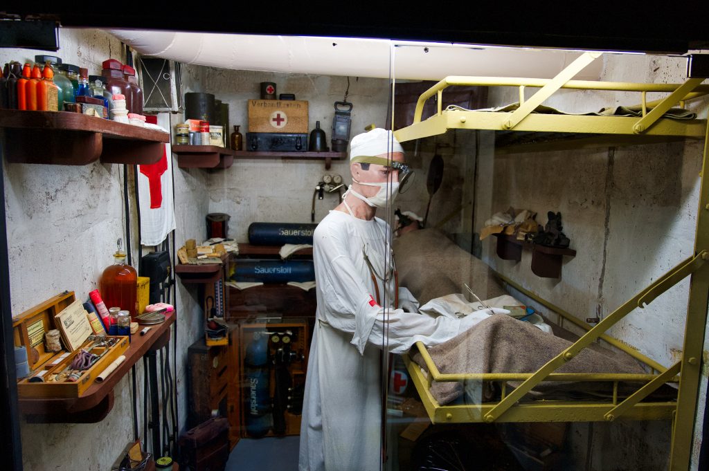 Szene im Bunkermuseum in Ouistreham