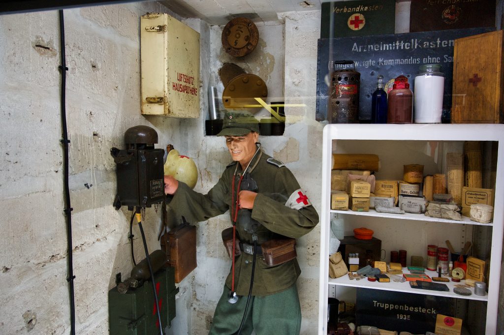 Szene im Bunkermuseum in Ouistreham