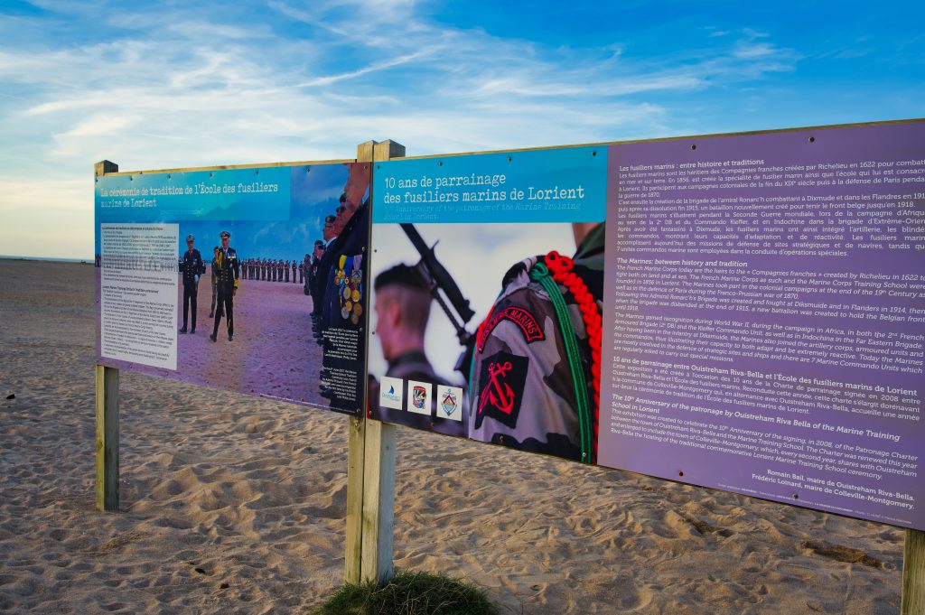 D-Day Gedenktafel am Strand von Ouistreham