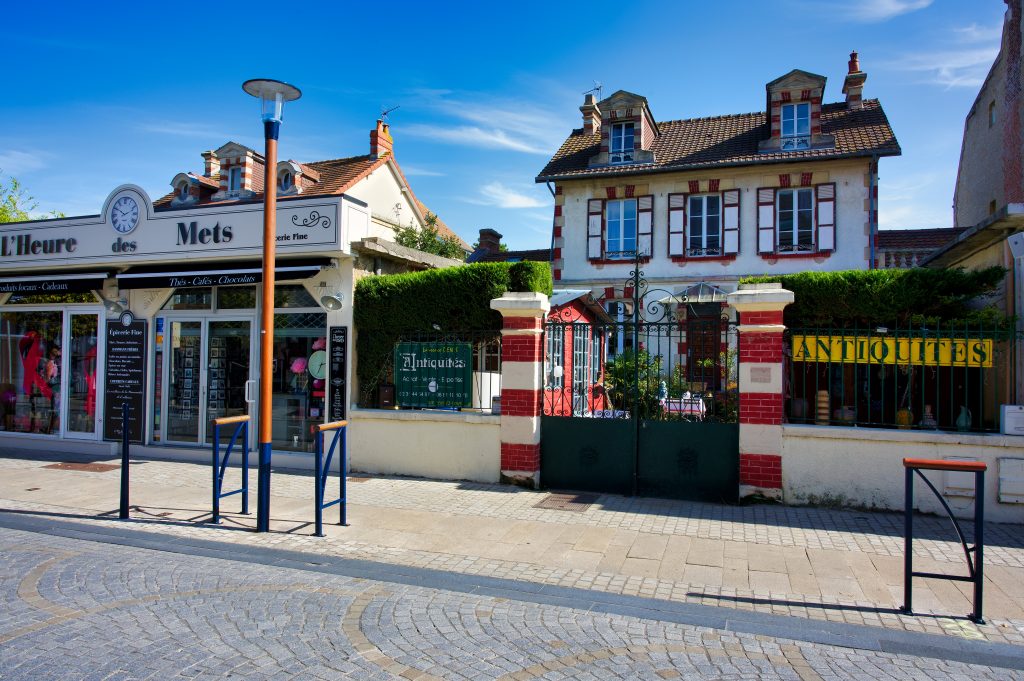 hübsches Gebäude im Ortskern von Ouistreham hübsches Gebäude im Ortskern von Ouistreham