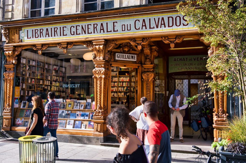 wundervolle Geschäfte im Stadtzentrum von Caen wundervolle Geschäfte im Stadtzentrum von Caen
