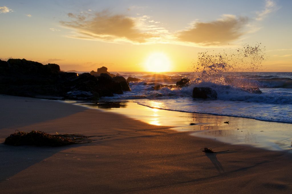 BEEINDRUCKEND: Sonnenuntergang am Plage de la Fosse